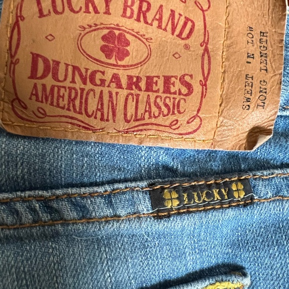 Lucky brand jeans. Size 4 length 27. Slightly distressed and flared - Picture 3 of 9